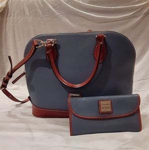 NWOT Dooney & Bourke shoulder/ hand bag